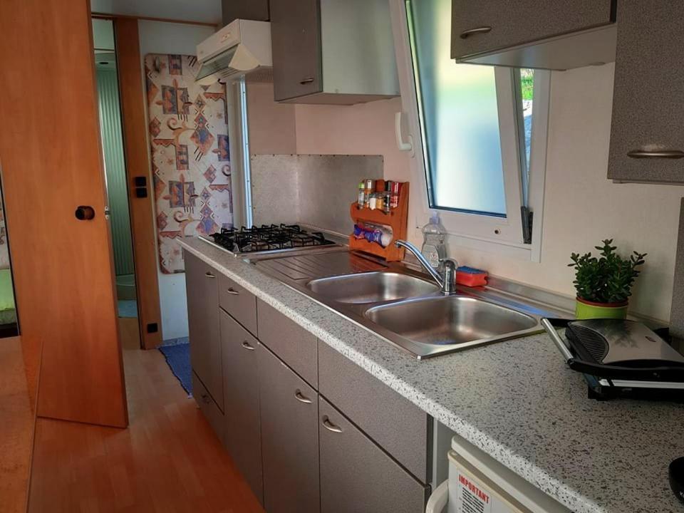 Lexi Zen House Apartment คัมนิค ภายนอก รูปภาพ